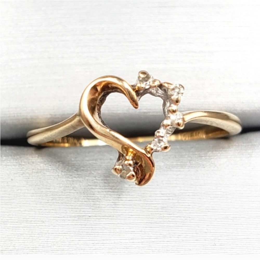 10k Solid Yellow Gold Genuine Round Diamond Heart Ring